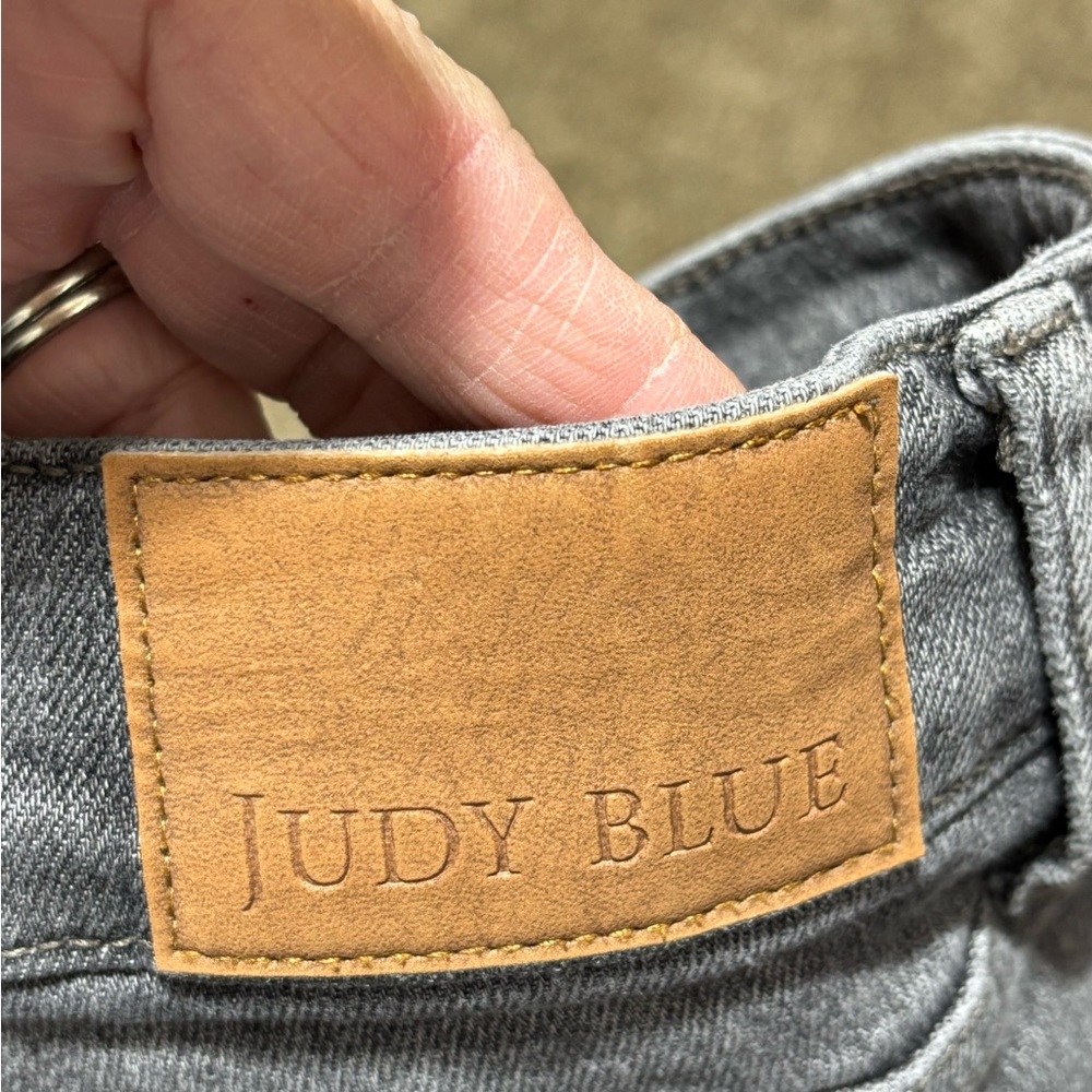 Judy Blue Jeans 16W Black Slim Fit Distressed 25” inseam 38” waistband to hem - Picture 5 of 9